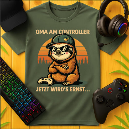 Oma am controller She-Sloth cool T-Shirt